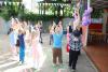 как же солнечно на улице и настроение у ребят замечательное
